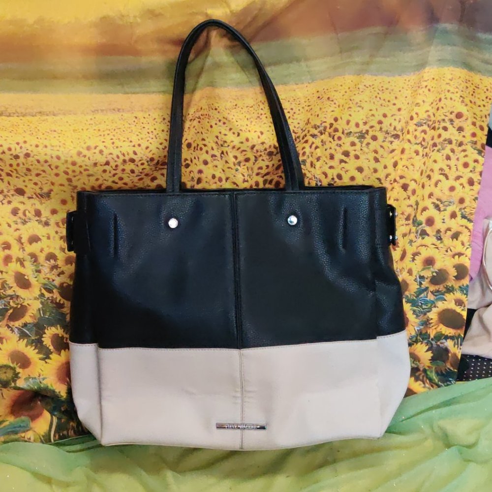 Steve Madden White & Brown faux vegan leather crossbody or shoulderbag setup